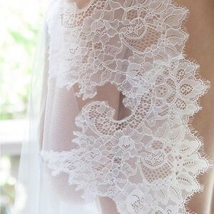 Elegant Lace Bridal Veil